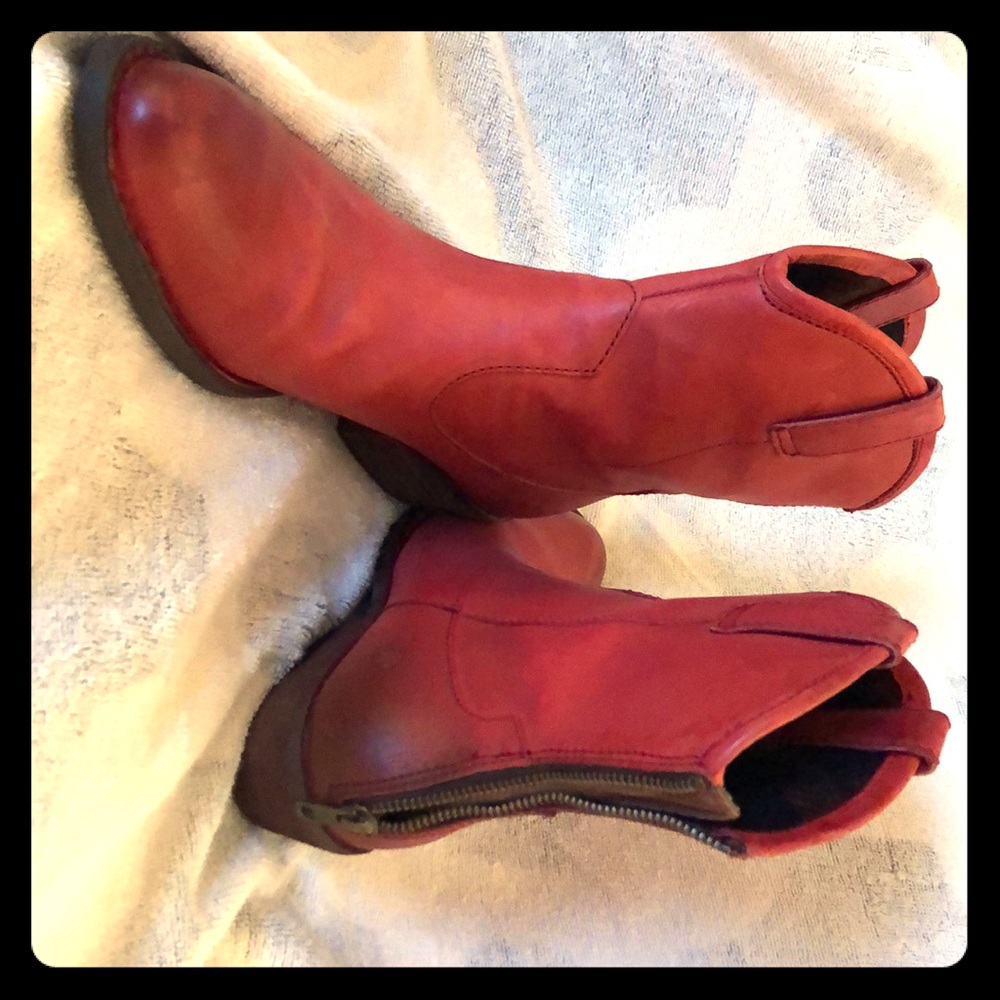 BORN  boots